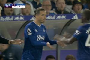 竞技宝电竞-格拉利什第71分钟替补登场，迎来埃弗顿首秀